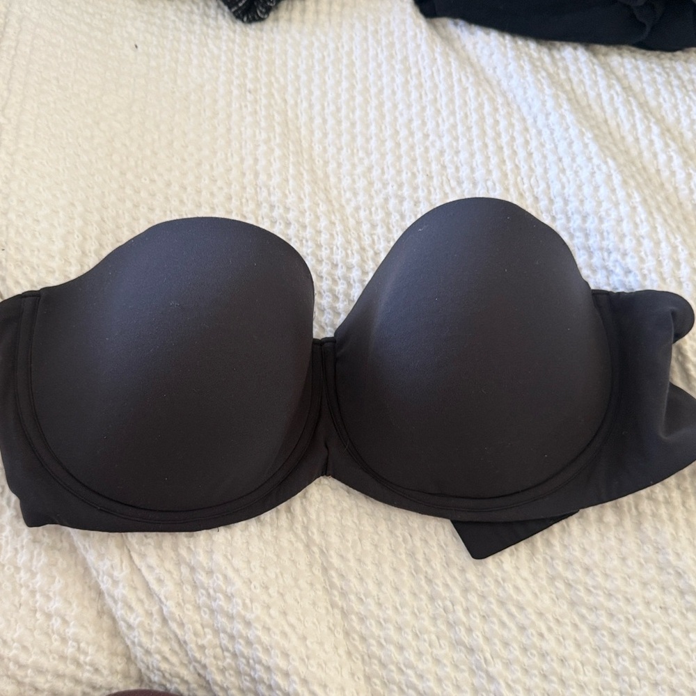 SKIMS Strapless Black Bra